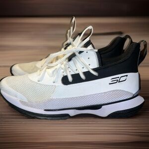 Under Armour Team Curry 7 Basketball Sneakers, Men’s size 7.5 or Women’s Size 9